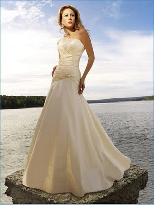 WEDDING GOWN IVORY SIZE 10-12 BALLGOWN PRINCESS FAIRYTALE STYLE #8604 PLEAT BACK - Image 1 of 4