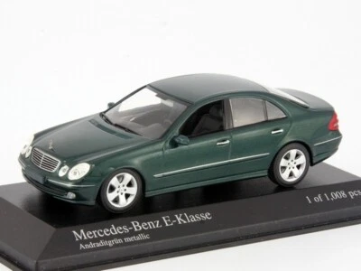 Mercedes-Benz E-Klasse 2002 Green Minichamps [400 031502] - Image 1 of 4
