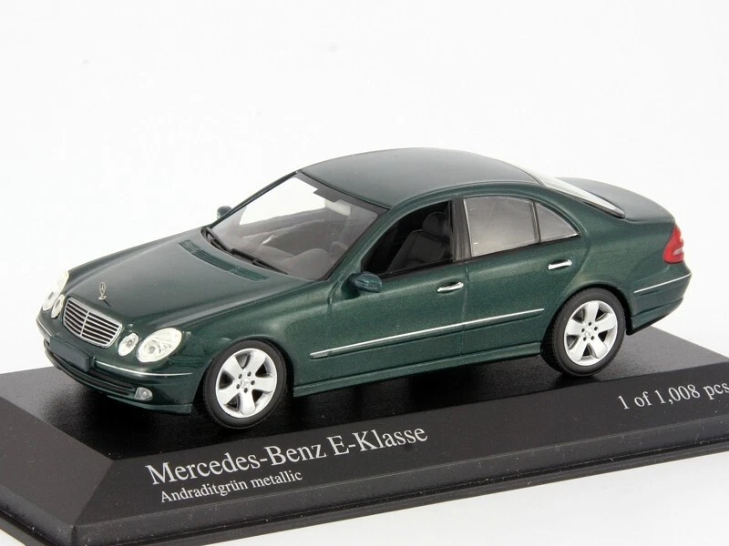 Mercedes-Benz E-Klasse 2002 Green Minichamps [400 031502] - Image 1 of 4