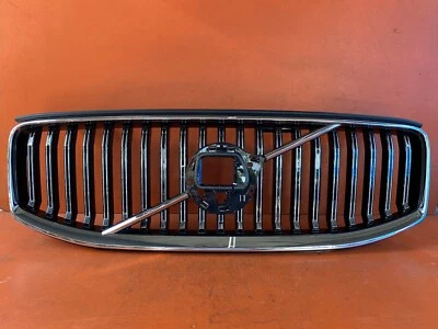 Rejilla superior Volvo XC60 2022 2023 2024 OEM 32291019 Foto 1 de 4