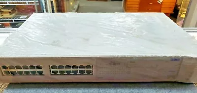 NOS 3COM 3300 24 Port Superstack II switch (FC12-T-G534) - Image 1 of 4