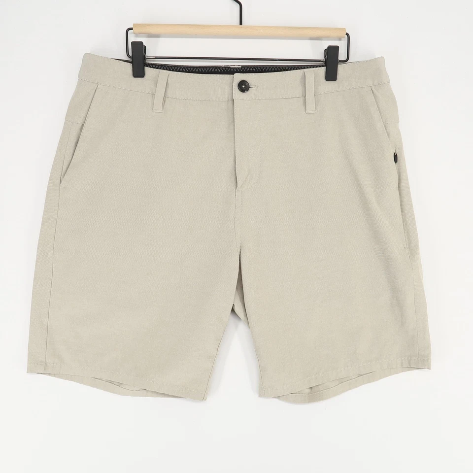 Vuori Aim Shorts Mens 34 Beige Athleisure Golf Chino Stretch Casual Performance - Image 1 of 4