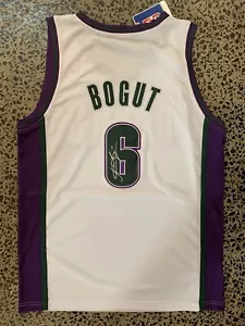NBA Andrew Bogut Hand Signed Milwaukee Bucks Jersey Jordan Kobe LeBron - Picture 1 of 3