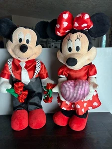 Disney Valentine Door Greeter Mickey & Minnie Mouse 22” Plush Set - Picture 1 of 13