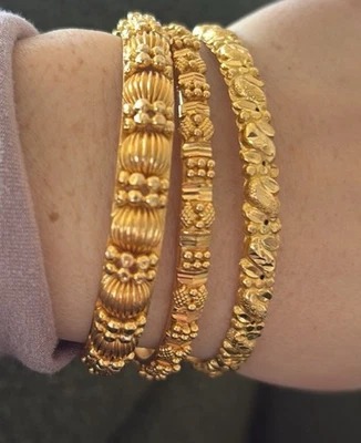 Juego de 3 brazaletes de oro ornamentado - oro amarillo de 22K y 21K  Foto 1 de 4