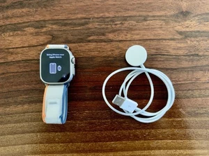 Apple Watch Ultra 1st Generation Smartwatch 49mm Titanium - Zdjęcie 1 z 3