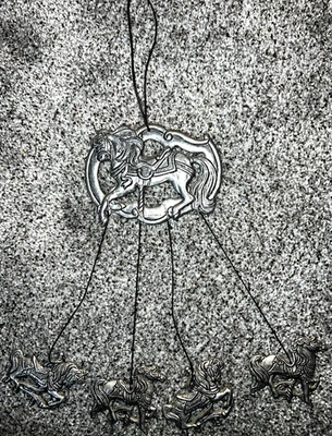 Carrusel de plata vintage CARSON 1993 carillón de viento caballo bailarín metal a prueba de óxido Foto 1 de 4