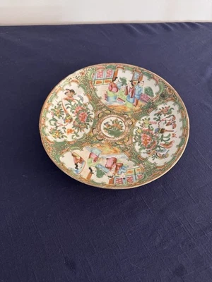 "Antiguo plato de porcelana medallón rosa china 8"" rosa familiar sin marca" Foto 1 de 4
