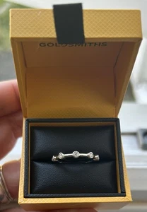 Beautiful Diamond And 9ct White Gold Ring - Picture 1 of 2