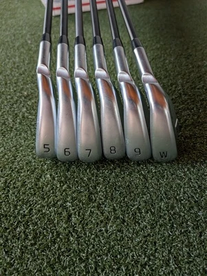 Ping i530 5-PW, JUEGO DE PLANCHA Punto Negro - KBS MAX 65 Grafito Foto 1 de 4