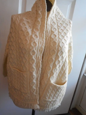 Carraigdonn Irlanda 100 % lana merino grueso tejido con cable bolsillo envoltura chal capa O/S Foto 1 de 4