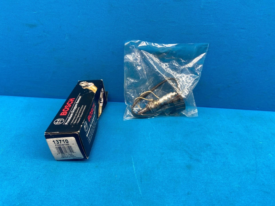 Bosch 13710 Oxygen Sensor For 2001-2002 Chrysler Dodge Caravan Voyager - Image 1 of 3