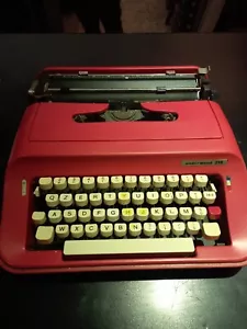 MACCHINA DA SCRIVERE UNDERWOOD 319 MAURO BELLINI ROSSA - Foto 1 di 1