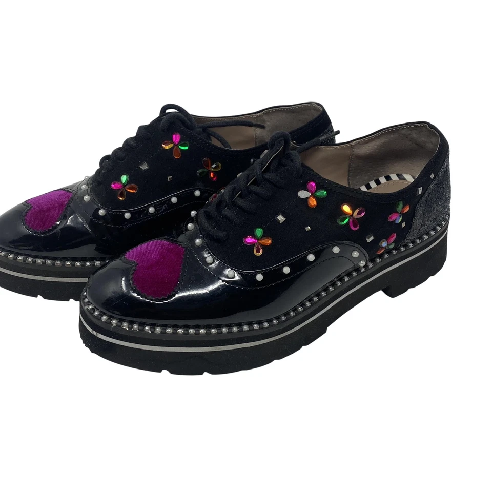 Zapatos Betsey Johnson Bexly para mujer talla 6 negros plataforma Oxford corazón tachonado Foto 1 de 4
