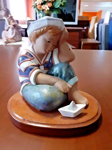 Galos Porcellane Decorative Statuine Dipinto a Mano con Base in Legno 18x18cm - Foto 1 di 4