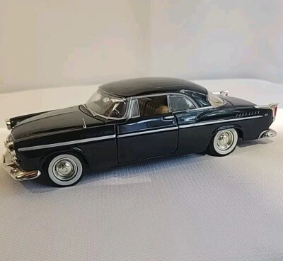 MotorMax 1:18 Chrysler C300 - Black Chrome - Image 1 of 4