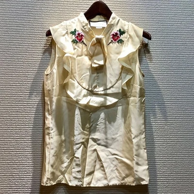古驰丝绸无袖衬衫刺绣花卉荷叶边丝带 36 码 — 第 1/4 张图片