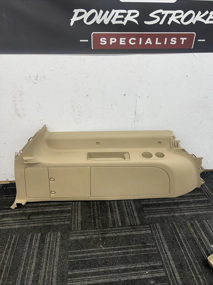 LH interior inferior quarto painel acabamento cashmere 2007-2014 Cadillac Escalade ESV - Imagem 1 de 4