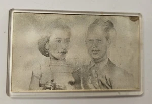 KB Products Holographic 1953 Coronation Royal Queen Elizabeth Souvenir Vintage - Picture 1 of 3