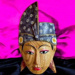 Cautivadora máscara de pared de madera tallada y pintada a mano arte popular indonesio vintage - Imagen 1 de 8