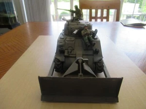 Tanque Sherman M-4 Segunda Guerra Mundial EE. UU. con hoja de excavadora 1/32 suelto vendido como está - Imagen 1 de 5