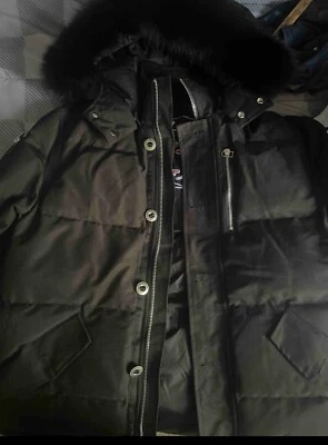 Abrigo Moose Knuckle negro con piel talla pequeña nuevo excelente estado  Foto 1 de 4