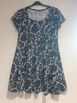PRETTY SOUTH BLACK & WHITE FLORAL LONG LINE TUNIC TOP SHORTER DRESS SIZE 18 - Image 1 of 4
