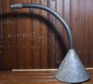 1950s HUFFY 1 QUART FILTERING FUNNEL GALVANIZED METAL 16" FLEXIBLE SPOUT MANCAVE - Imagen 1 de 16