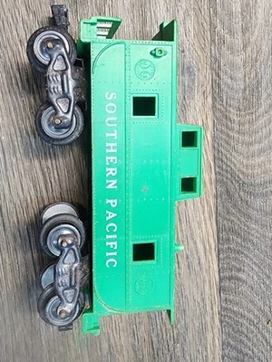 Marx O Gauge - Southern Pacific Caboose Green - Image 1 of 4