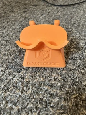 Nintendo GameCube Controller Stand with Engraved Logo 3D print   - Image 1 of 4
