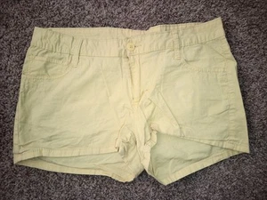 size 11 Shorts City Streets Yellow - Picture 1 of 3