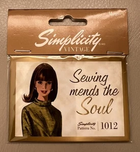 Simplicity Vintage Sewing Mends The Soul Refrigerator Magnet - Picture 1 of 2