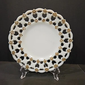 2 - Westmoreland Milchglas Teller. (2 Stile) aus dem Jahr 1903.  (#75) - Bild 1 von 8