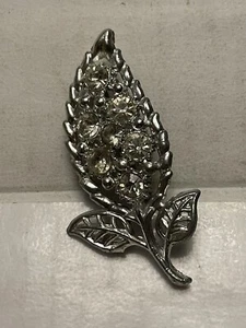 Vintage Clear Rhinestone Silver Tone Flower Floral Leaves Plant Brooch Pin - Bild 1 von 3