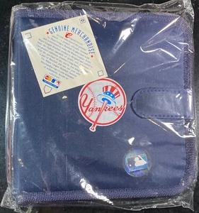 NEW YORK YANKEES, Navy Blue Nylon 8 pock. DVD/Blue Ray/CD SQUARE WALLET CS, NEW - Picture 1 of 1