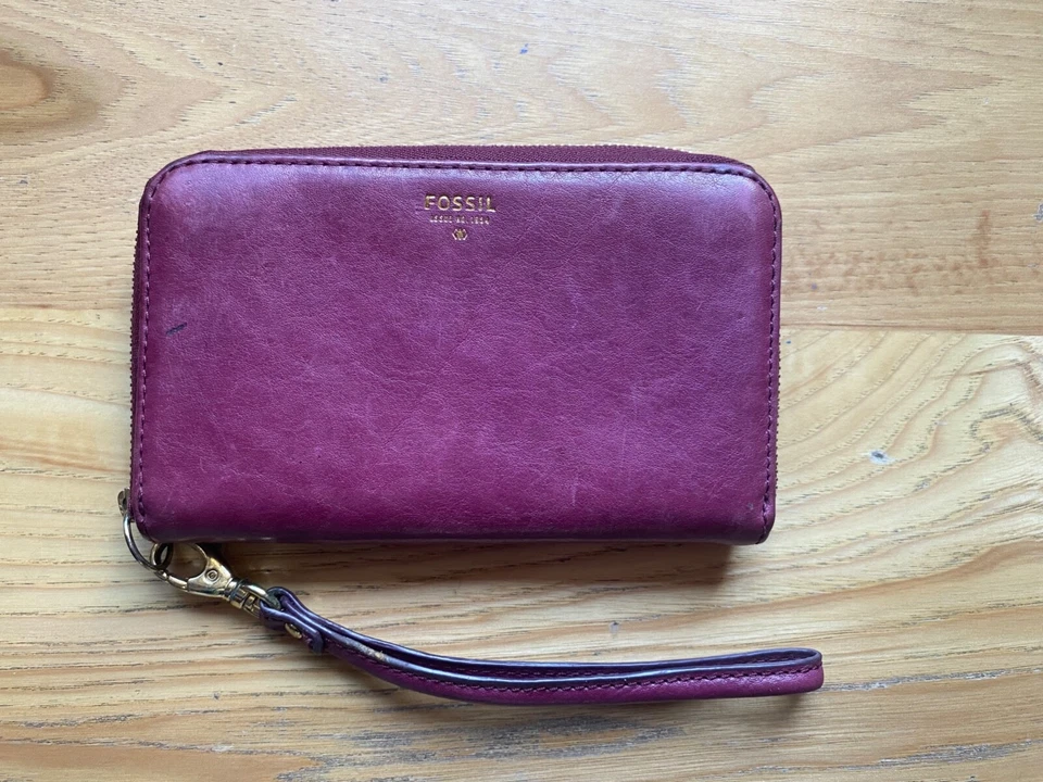 Fossil Wallet Wristlet Red Pink Color Zip with strap  Foto 1 de 4