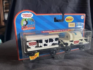 Coches lácteos Sodor. Ferrocarril de madera Thomas & Friends. ¡Nuevo en caja! - Imagen 1 de 3
