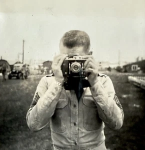 Handsome Soldier Man Taking Mirror Reflection Photo Selfie VTG 1940s Abstract - Picture 1 of 3