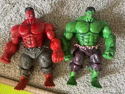 Marvel Diamond Select Unleashed 10" Incredible Hulk,Red Hulk Action Figures Lot - Image 1 of 4