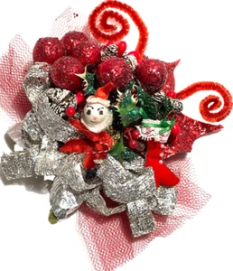 Vintage Handarbeit rote Weihnachtskugeln Chenille Locken Weihnachtsmann Silberband - Bild 1 von 6
