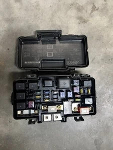 03 Acura RSX Type-S K20A2 Engine Bay Fuse Box Assembly Under Hood - Picture 1 of 2