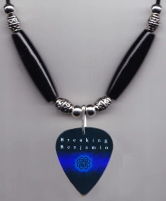Breaking Benjamin Logo Guitar Pick Necklace Foto 1 de 2