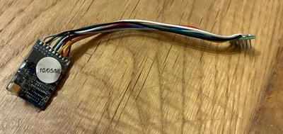 ESU Lok Pilot V2.0 DCC lastgeregelter Digital Lok Decoder 8-polig NEM 652  - Bild 1 von 4