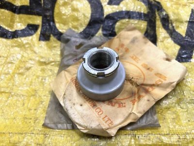 本田 C200 C201 CA200 CT90 CT200 S50 S65 CS50 CS65 螺纹转向上部 NOS — 第 1/4 张图片