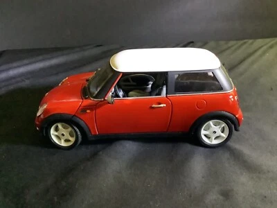 2001 Mini. Cooper / Burago( Italy) 1/18 / Mint - Image 1 of 4