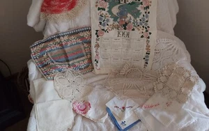 VINTAGE KITCHEN TOWEL, LINENS, CROCHETED,DOILIES, HANKIES, NAPKINS - Picture 1 of 9
