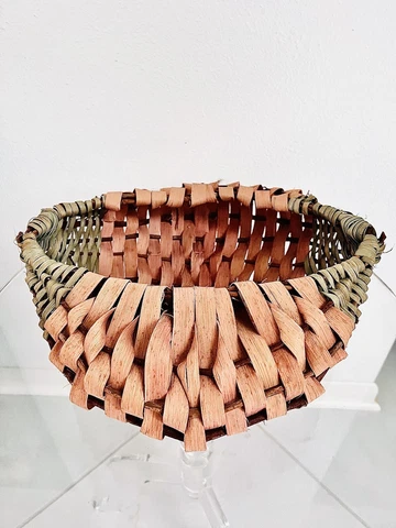 VINTAGE HANDWOVEN*CRISTOBOL* TERRACOTTA/GREEN COLOR ~17”x15”x5  OVAL BASKET Cover