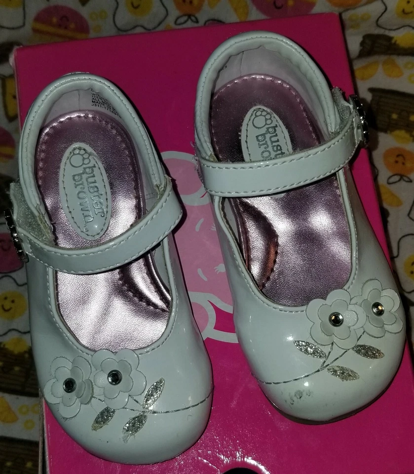 Buster Marrón Maddie Blanco Mary Jane Niño Pequeño Talla 6 Hebillas Estrás Ver Fotos Foto 1 de 4