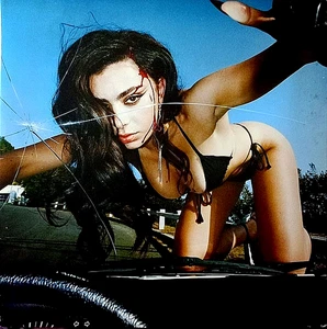 CHARLI XCX "CRASH" (GREY VINYL) PREMIUM QUALITY USED LP (NM/EX) - Foto 1 di 2