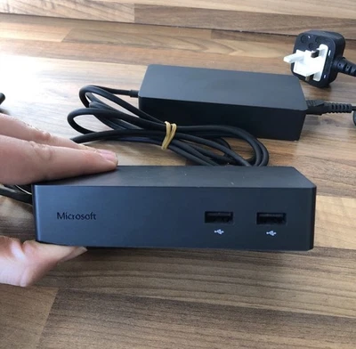 Microsoft Surface Pro 1661 Dockingstation mit Surface Pro 1749 Netzteil - Bild 1 von 4